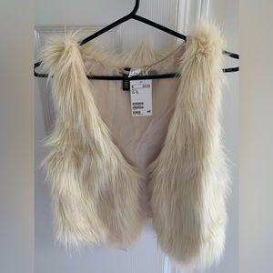 NWT H&M Faux Fur Vest in Women’s Size 8